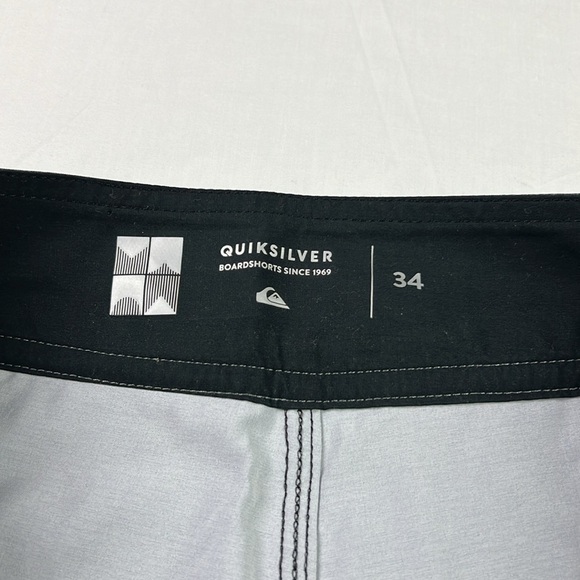 QUIKSILVER New Men 34 Everyday Stripe Vee 21" Boardshort  4-Way Stretch - Picture 3 of 9